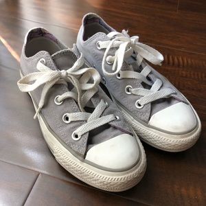 Converse Sneakers Women’s 5 fits regular size 6
